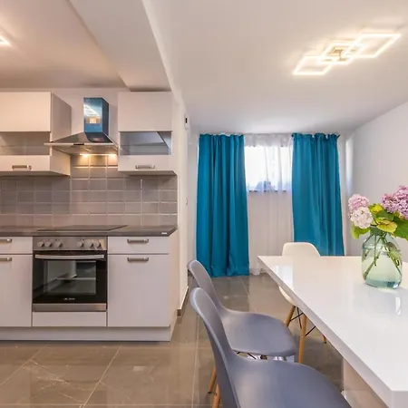 Appartement Jakov With Pool *