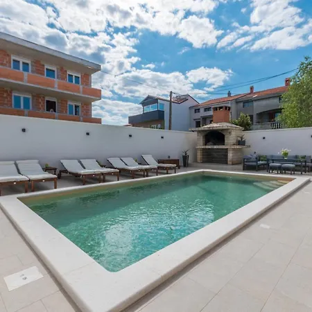 Jakov With Pool Apartamento Zadar