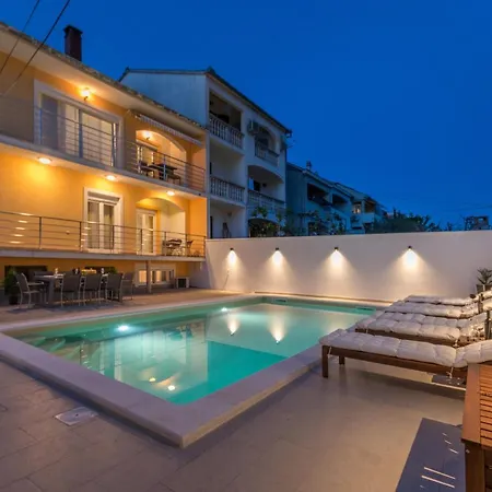 Jakov With A Pool זאדאר