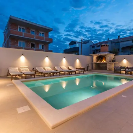 Apartamento Jakov With Pool Zadar
