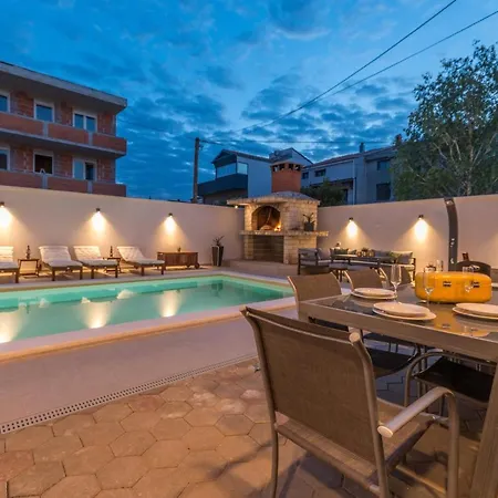 Διαμέρισμα Jakov With Pool Ζαντάρ