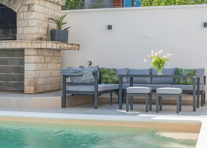 Apartamento Jakov With A Pool *