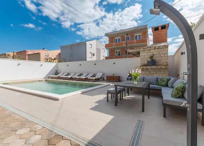 Apartamento Jakov With A Pool *