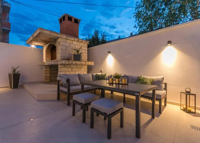 Jakov With A Pool Apartamento