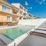 Jakov With Pool Apartman *