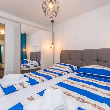 Apartamento Jakov With A Pool *