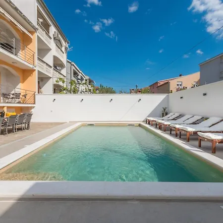 Jakov With Pool Apartamento Zadar