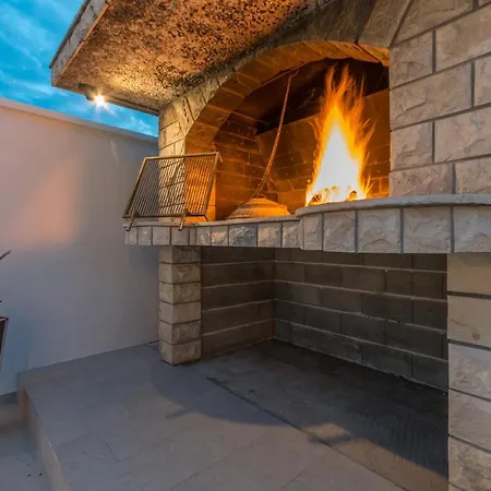 Apartamento Jakov With A Pool