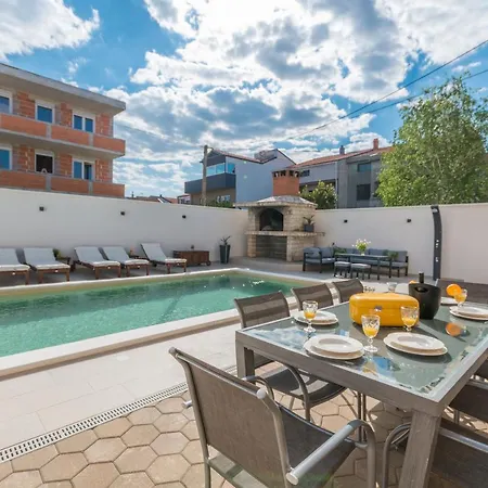 Jakov With A Pool Ζαντάρ