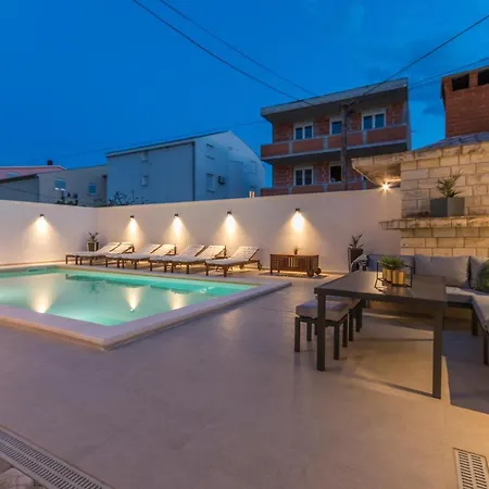 Apartment Jakov With Pool