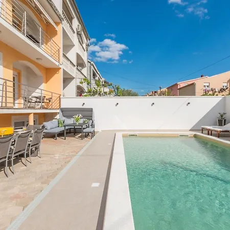 Διαμέρισμα Jakov With A Pool Ζαντάρ