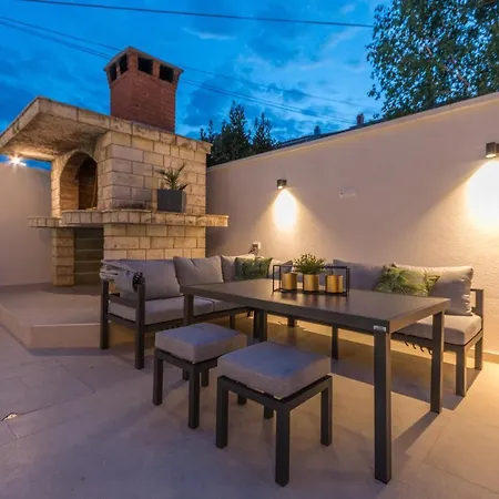 Jakov With Pool Apartamento