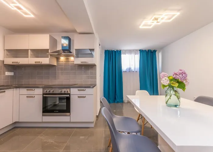 Appartement Jakov With A Pool *