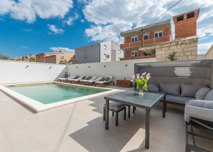 Lejlighed Jakov With A Pool