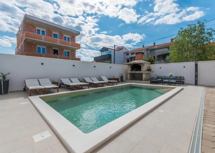 Jakov With A Pool Appartement Zadar