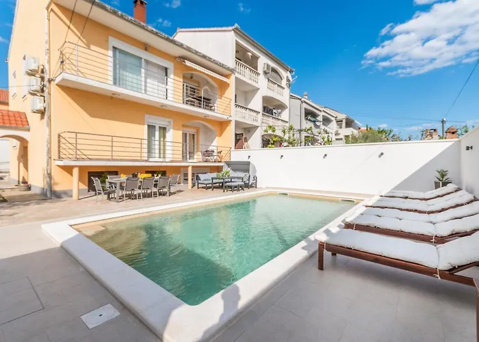 Jakov With A Pool Appartement Zadar