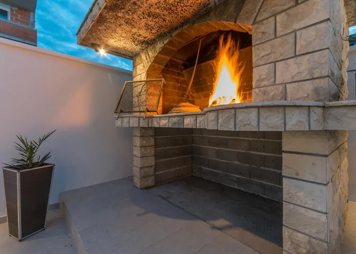 Appartement Jakov With A Pool