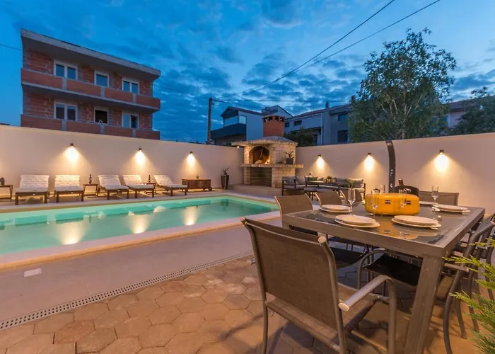 Appartement Jakov With A Pool Zadar